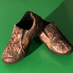 Magellan Camo Moccasin Shoe 11D Youth